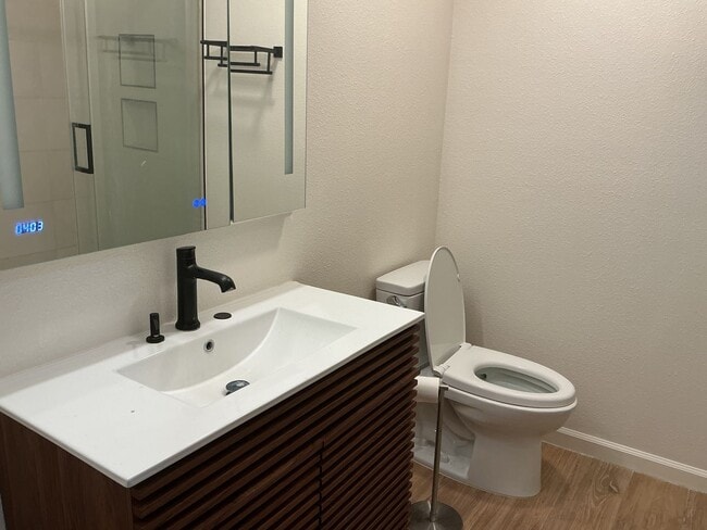 Building Photo - Los Caballeros #212