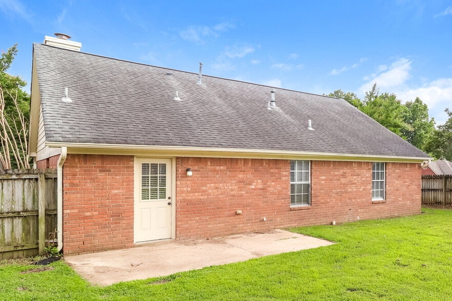 Building Photo - 1886 Towson Ln