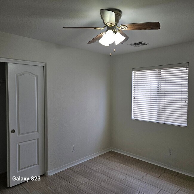Building Photo - Oasis in Northwest Sun City