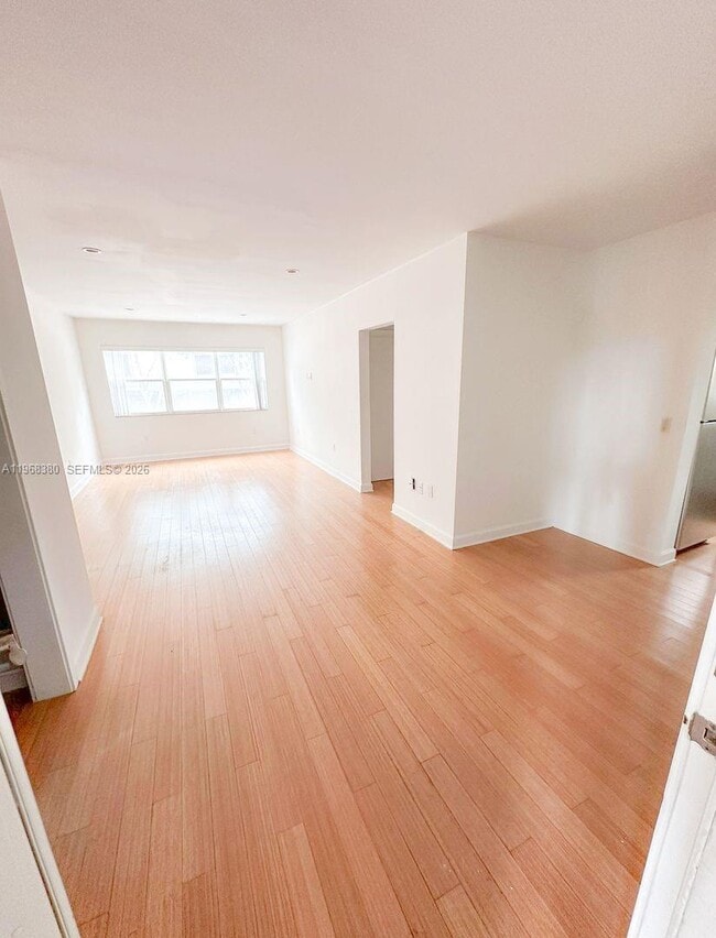 Building Photo - 8000 NE Bayshore Ct