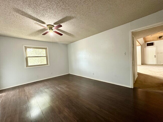 Building Photo - 8314 Hartford Ave