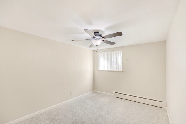 Building Photo - 895 Dahlia St