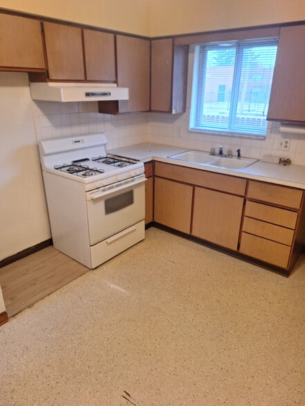 kitchen - 588 Baldwin Rd