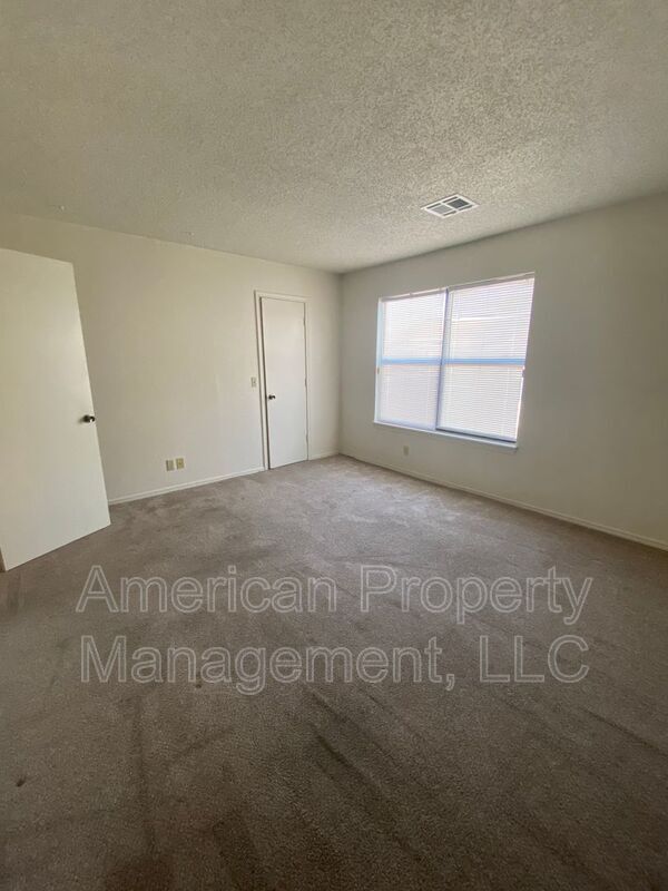 Building Photo - 2303 W Quantico St