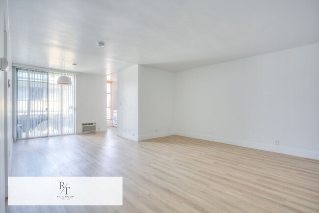 Building Photo - Remodeled 1-Bedroom Condo in Prime Hancock...