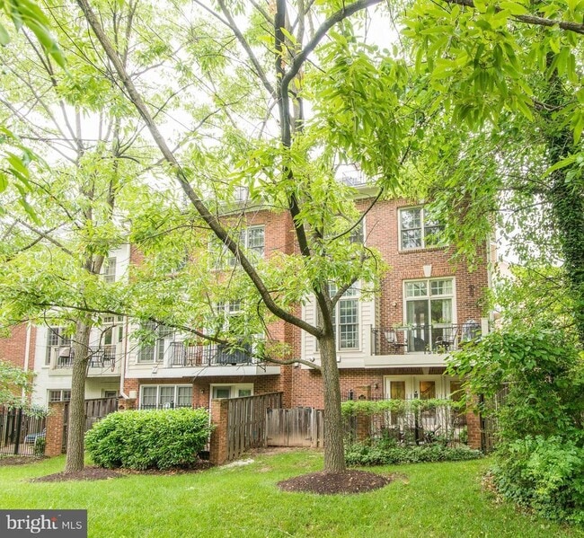 Building Photo - 1657 Colonial Hills Dr