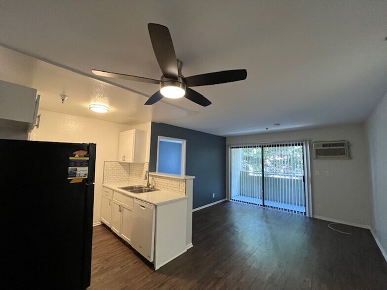 Interior Photo - 700 S. Berendo Ave