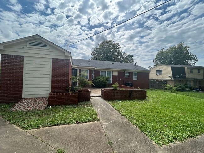 Building Photo - 4072 Twin Lakes Dr