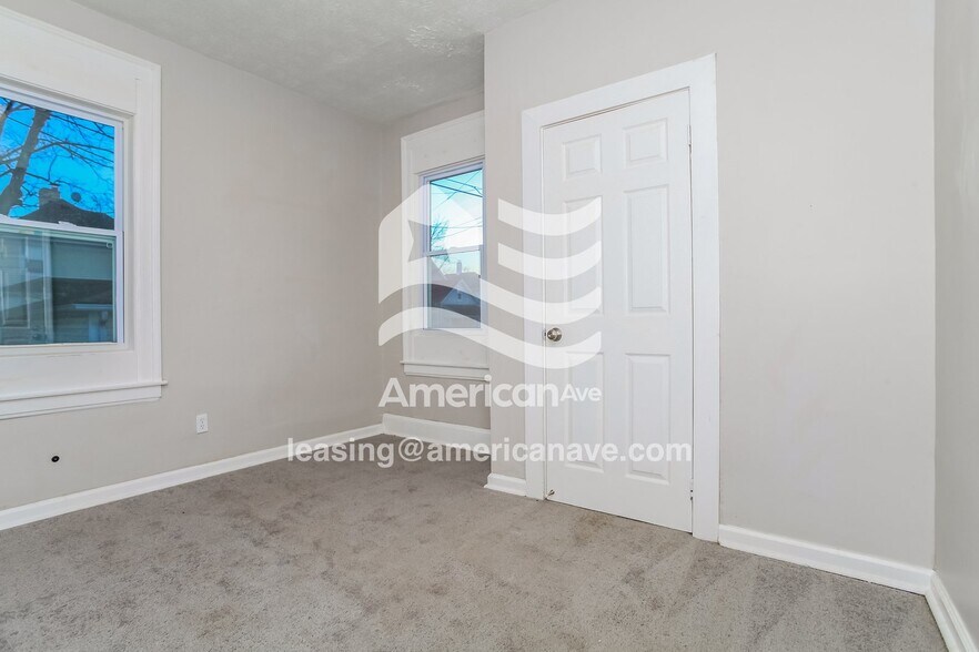 Building Photo - 2420 Freeman Ave