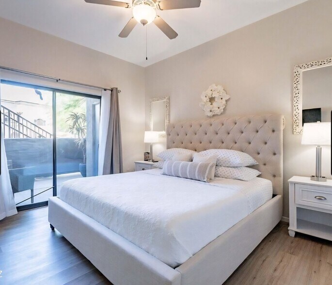 Building Photo - 2028 E River Rd