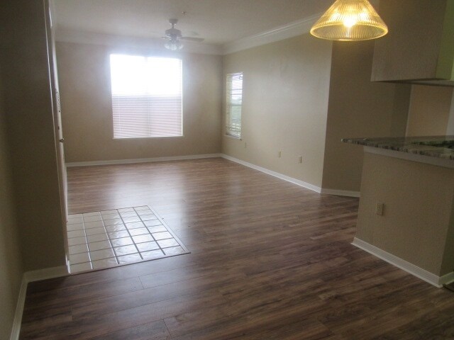 Building Photo - 1 bedroom 1 bathroom condo