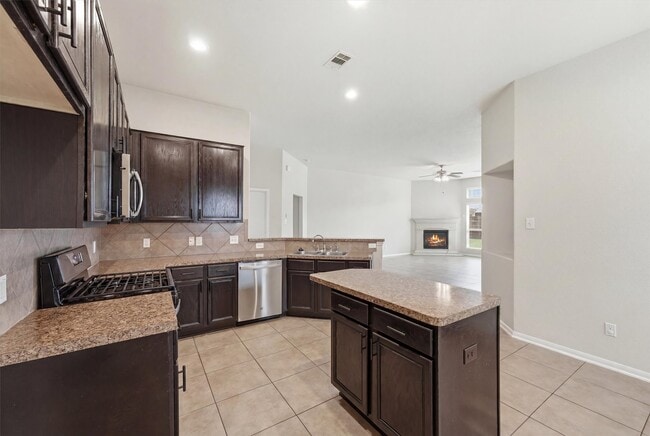 Building Photo - 5211 Cayenne Ln