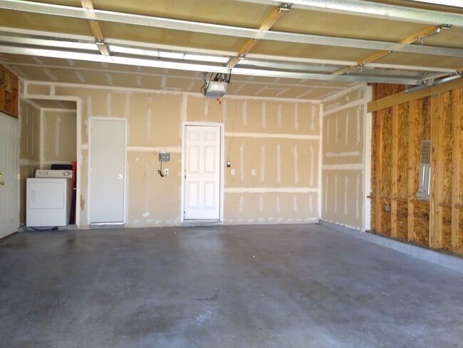 Building Photo - Gorgeous 2 Story 3 Bedroom 2.5 Baths in Dacono For Rent