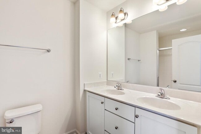 Building Photo - 241 Clifton Mnr