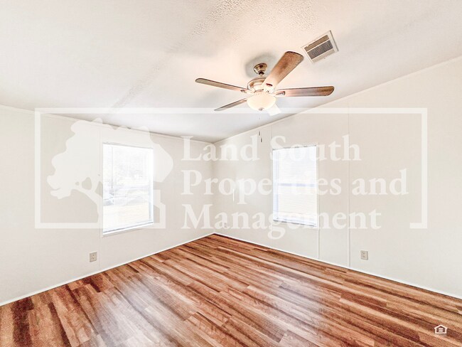 Building Photo - 8916 Beverly Hills Rd