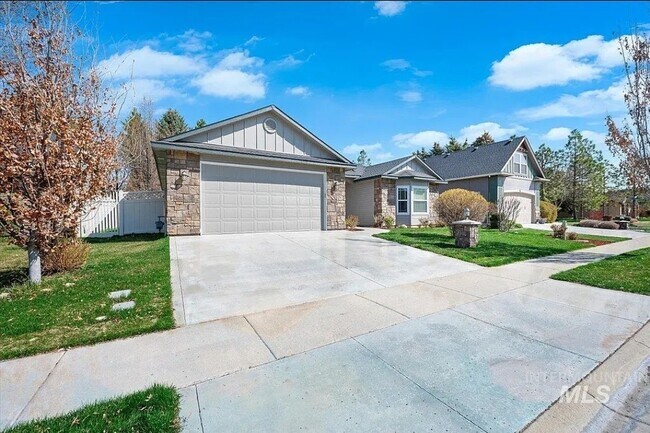 Building Photo - 850 W Heather Woods Dr