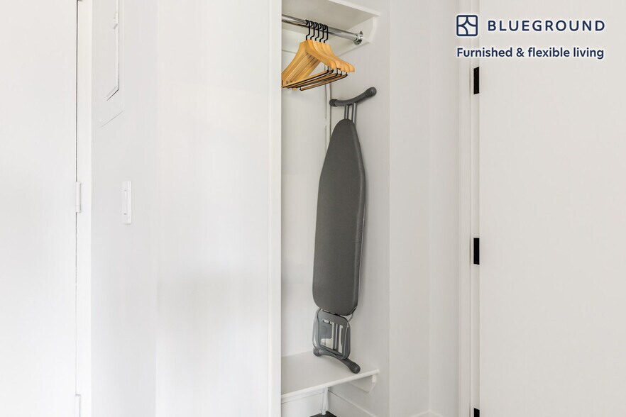 Building Photo - 250 E Houston St