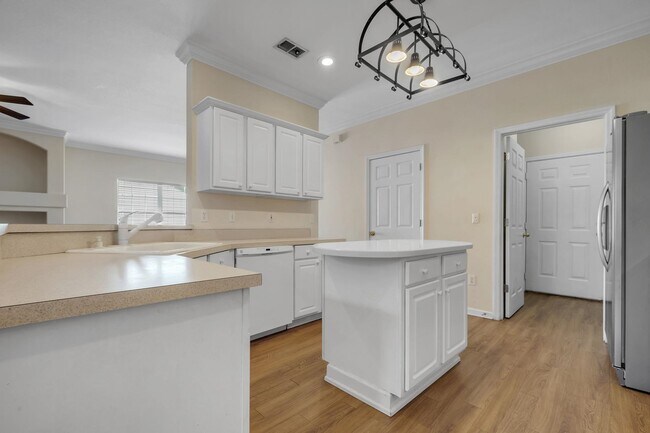 Building Photo - 8313 Elan Dr
