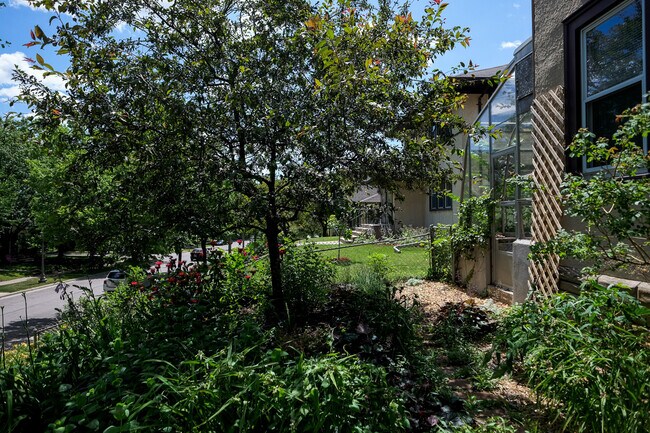 Building Photo - Jager Saratoga