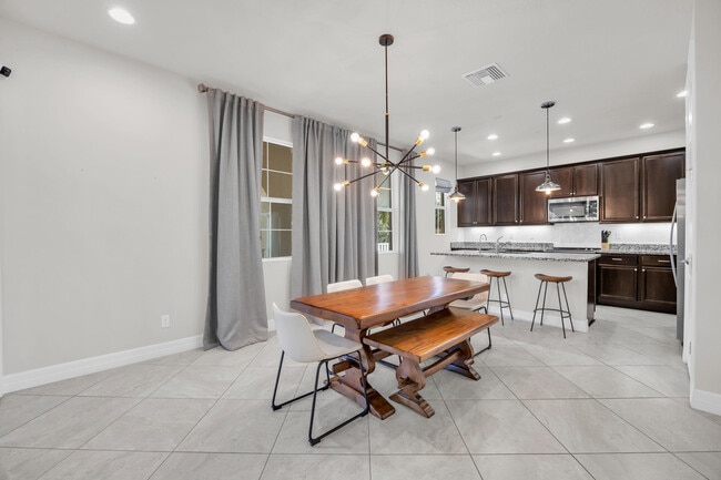 Building Photo - 1080 Community Dr