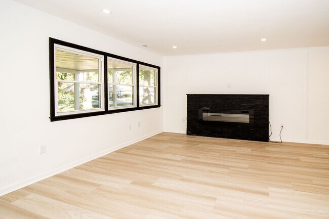Building Photo - 6491 Clearair Dr