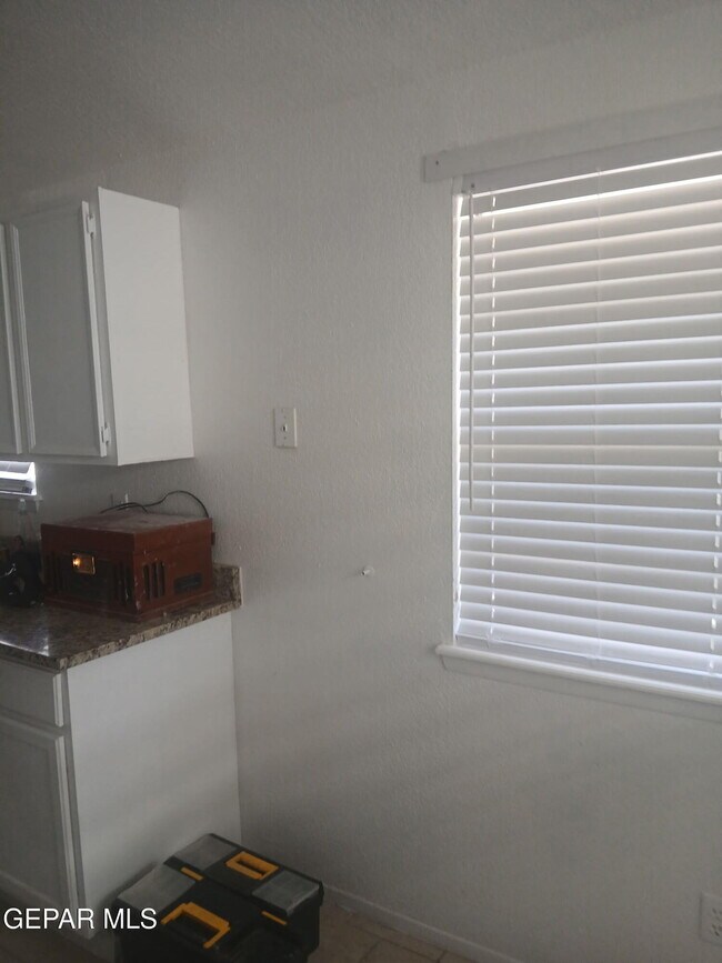 Building Photo - 6057 Morning Glory Cir