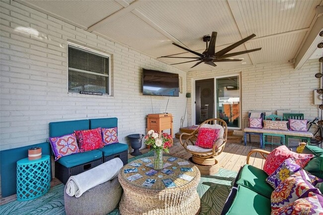 Building Photo - 2444 34th Ave N