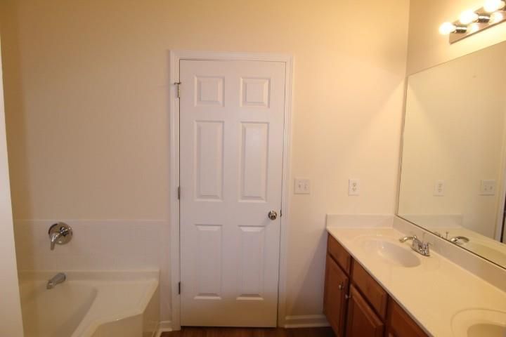 Building Photo - 700 Moonlight Way