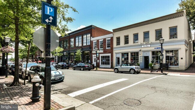 Building Photo - 1808 W Abingdon Dr