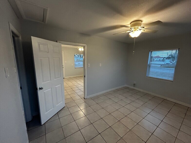 Building Photo - 14018 E Parsley Dr