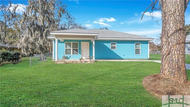 Building Photo - 801 Davis Ave