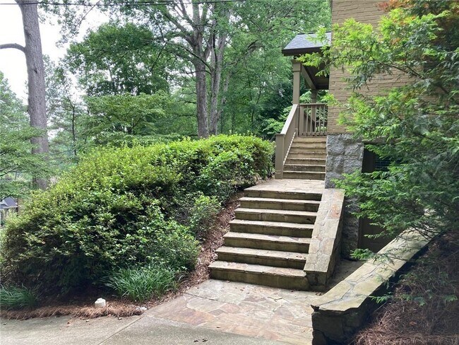 Building Photo - 49 Putnam Cir NE