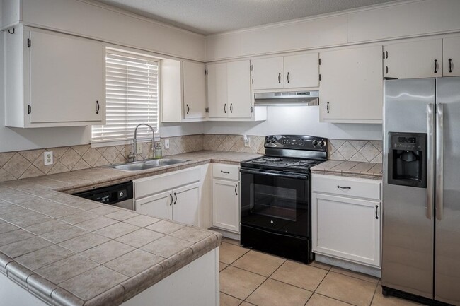 Building Photo - 117 Philemon Dr