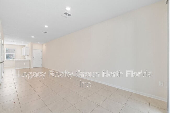 Building Photo - 509 Big Tree Wy