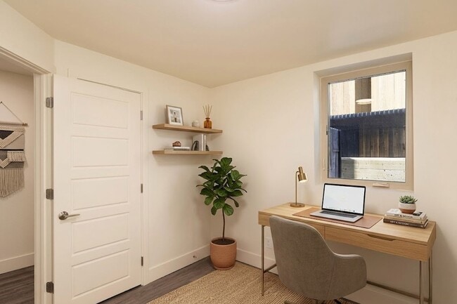 Building Photo - Seattle 3 Bedroom Apartment for Rent | Newly Remodeled Home with In-Unit Washer/Dryer, Private En...