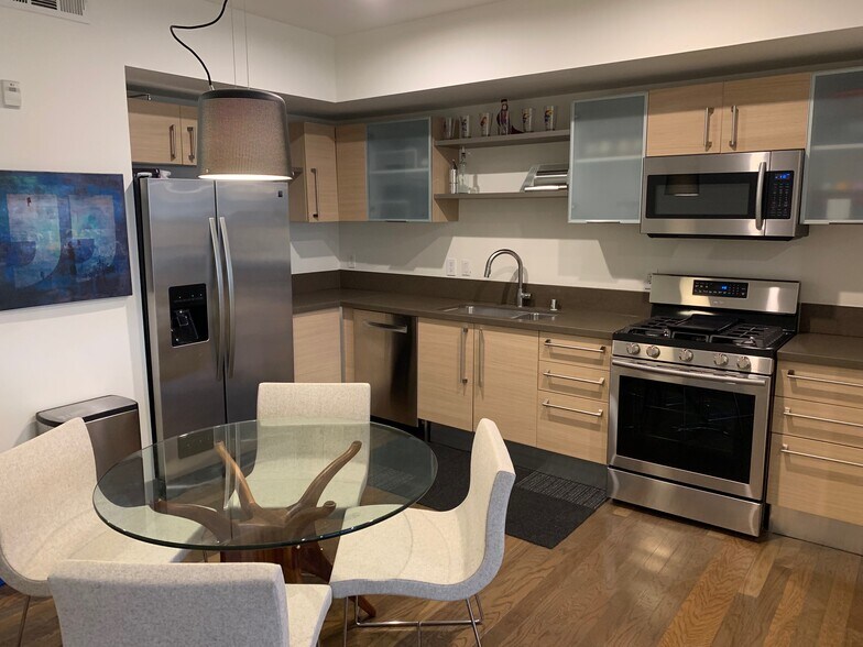 Building Photo - 1234 Wilshire Blvd