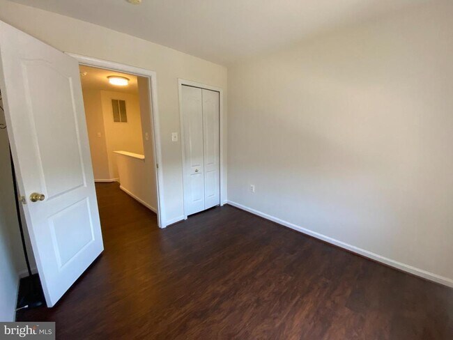 Building Photo - 8484 Pattette Pl