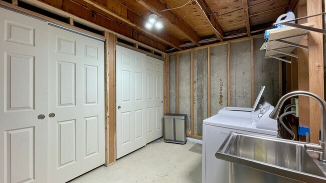Building Photo - Mountain Views & Resort-Style Living Await!