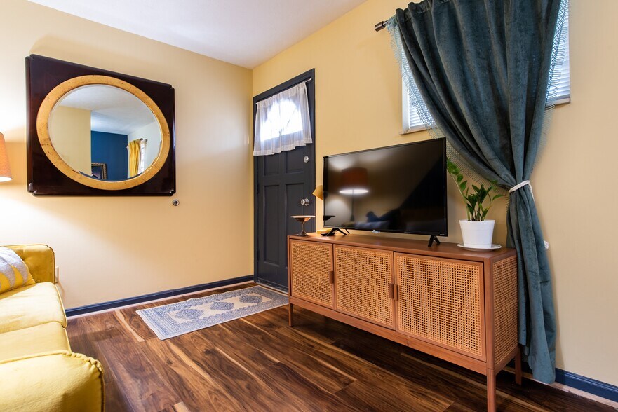 Building Photo - 1225 S 6th St