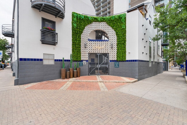 Building Photo - 201 E 4th St