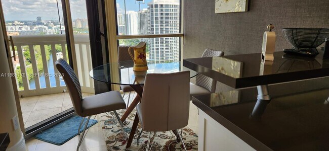 Building Photo - 2000 Island Blvd