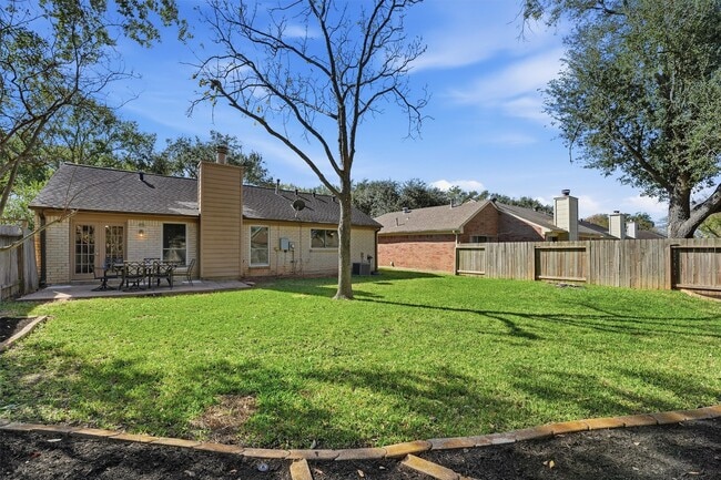 Building Photo - 2919 Lakefield Way