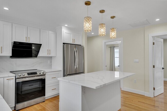 Building Photo - 52 Holyoke St