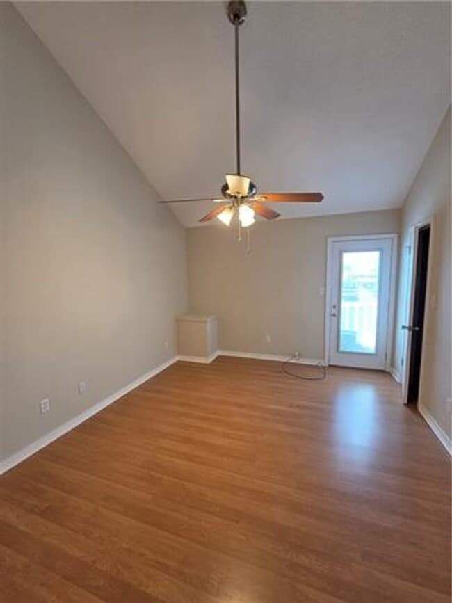 Building Photo - Water Front Condo