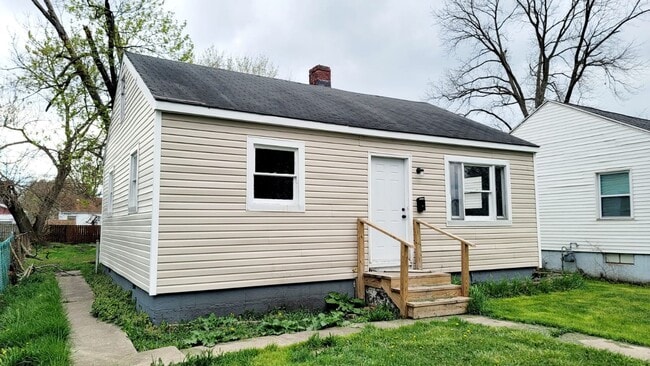 Primary Photo - 529 S Kenmore St