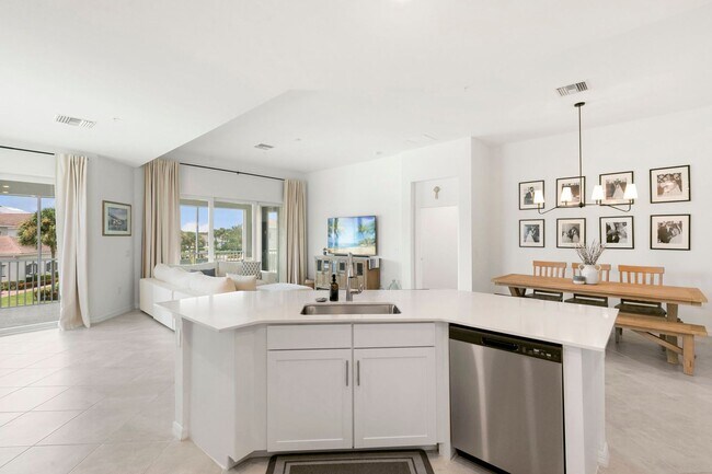 Building Photo - Stylish Corner Coach Home in Prime Fort My...