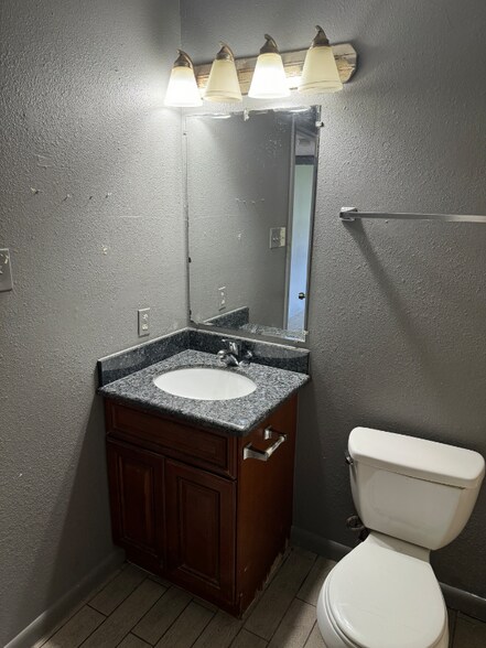 Building Photo - 984 Asheville Dr