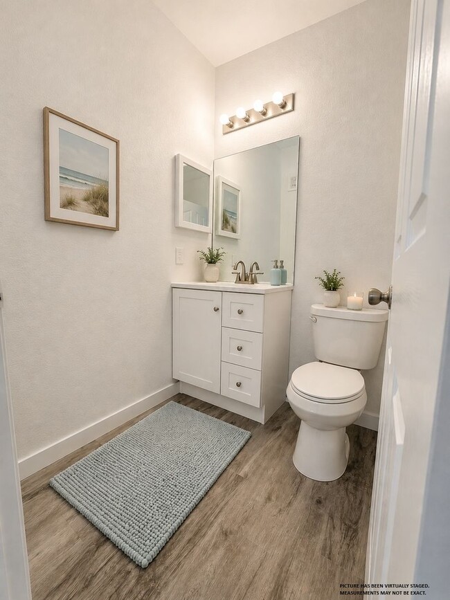 Building Photo - Beautifully Renovated 4 Bed / 2 Bath Condo in Visconti West Condominium- Water View