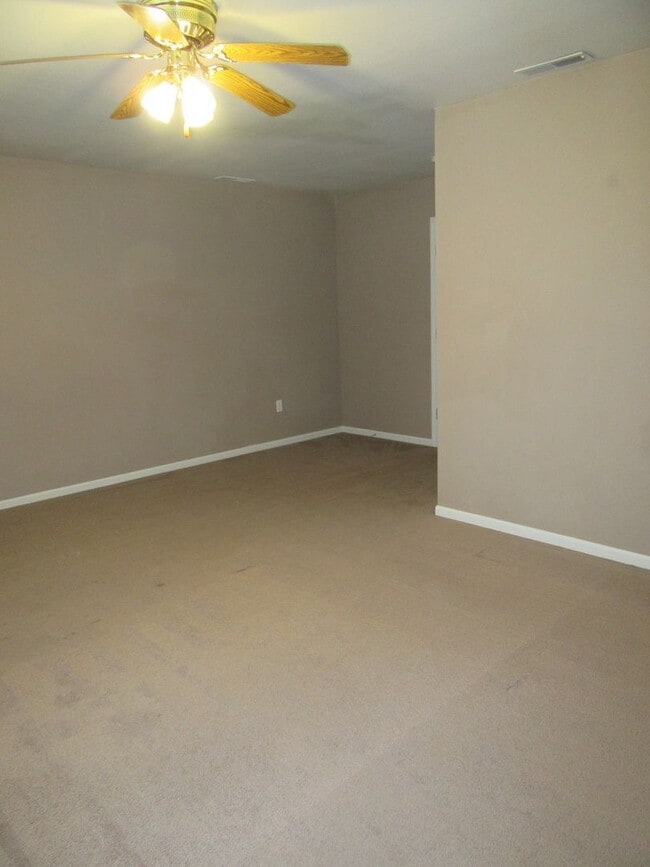 Building Photo - Available July 1st
