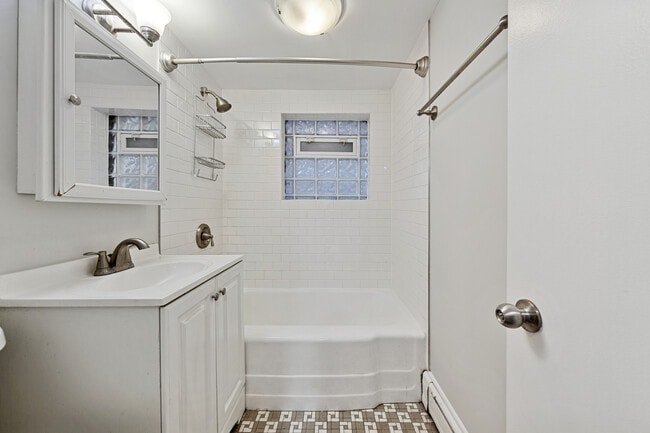 Building Photo - 3636 N Claremont Ave